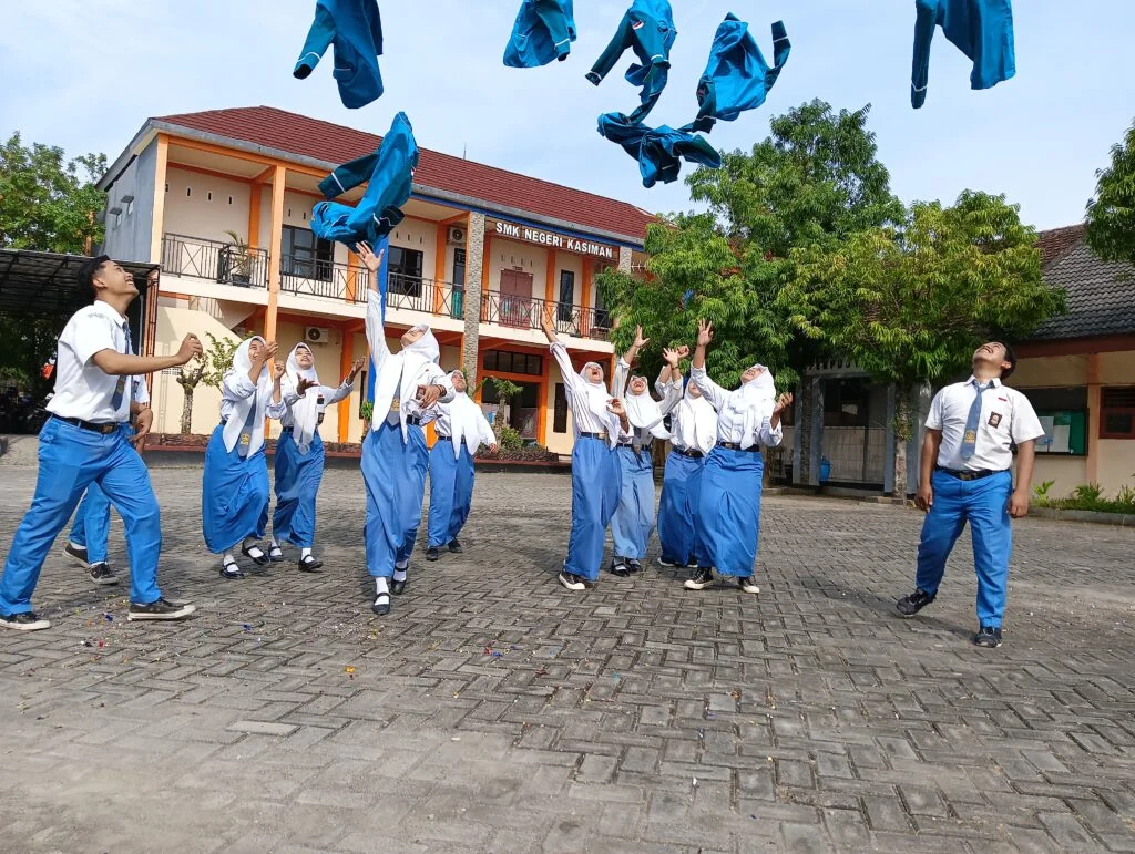 Pengumuman Kelulusan SMK: Ratusan Siswa Siap Menyongsong Dunia Kerja dan Pendidikan Tinggi